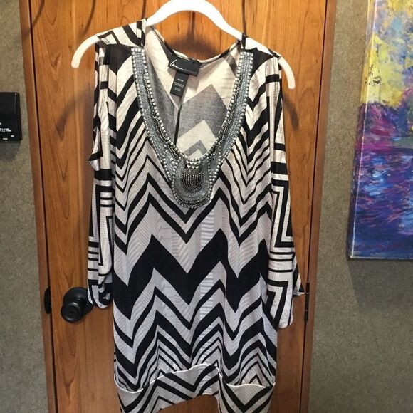 NWOT. Lane Bryant Women’s Size 18/20 Cold Shoulder Blouse - Picture 1 of 11